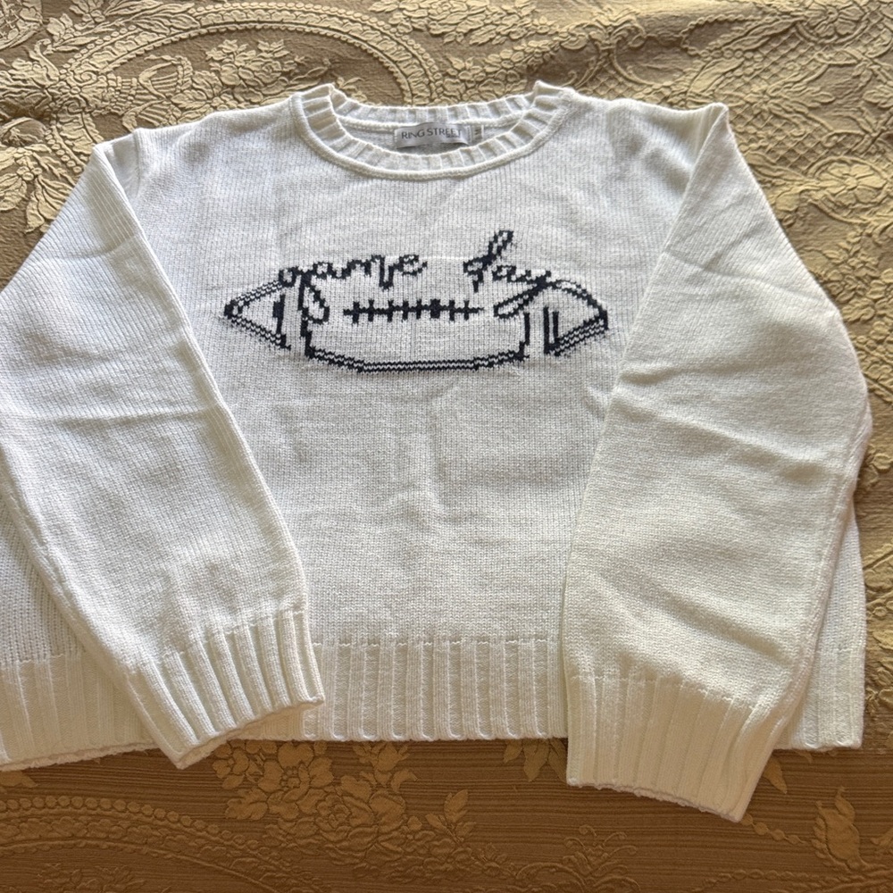 Beautiful NWOT Sweater For Game Day